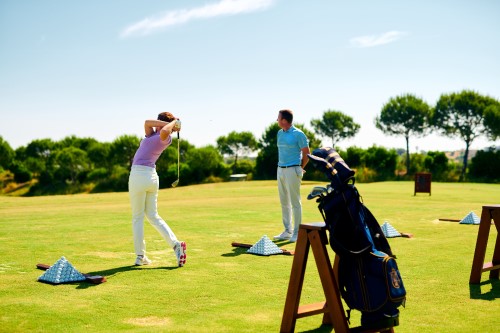 DRIVING RANGE AND SWING STUDIO